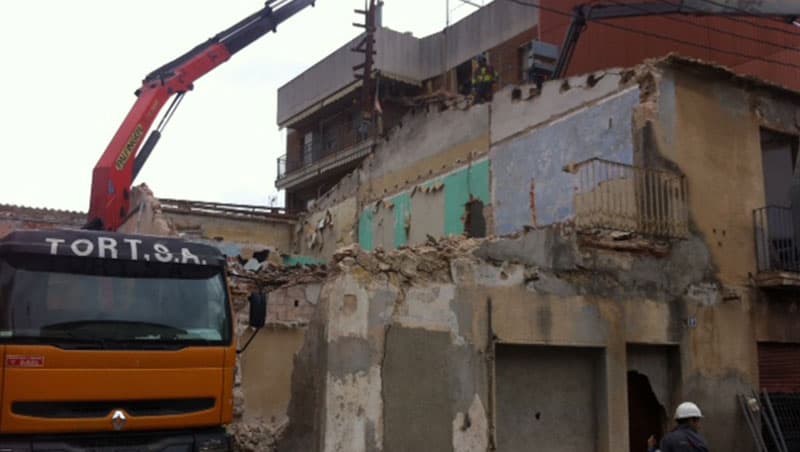 Derribo de edificios en Montcada Demoliciones mecánicas en Alella